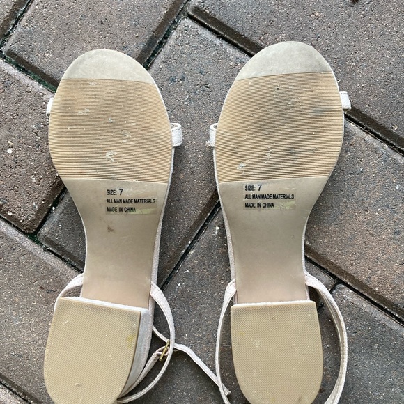 Lulu’s nude, suede 2 inch heels. Worn once size 7 - Picture 2 of 5